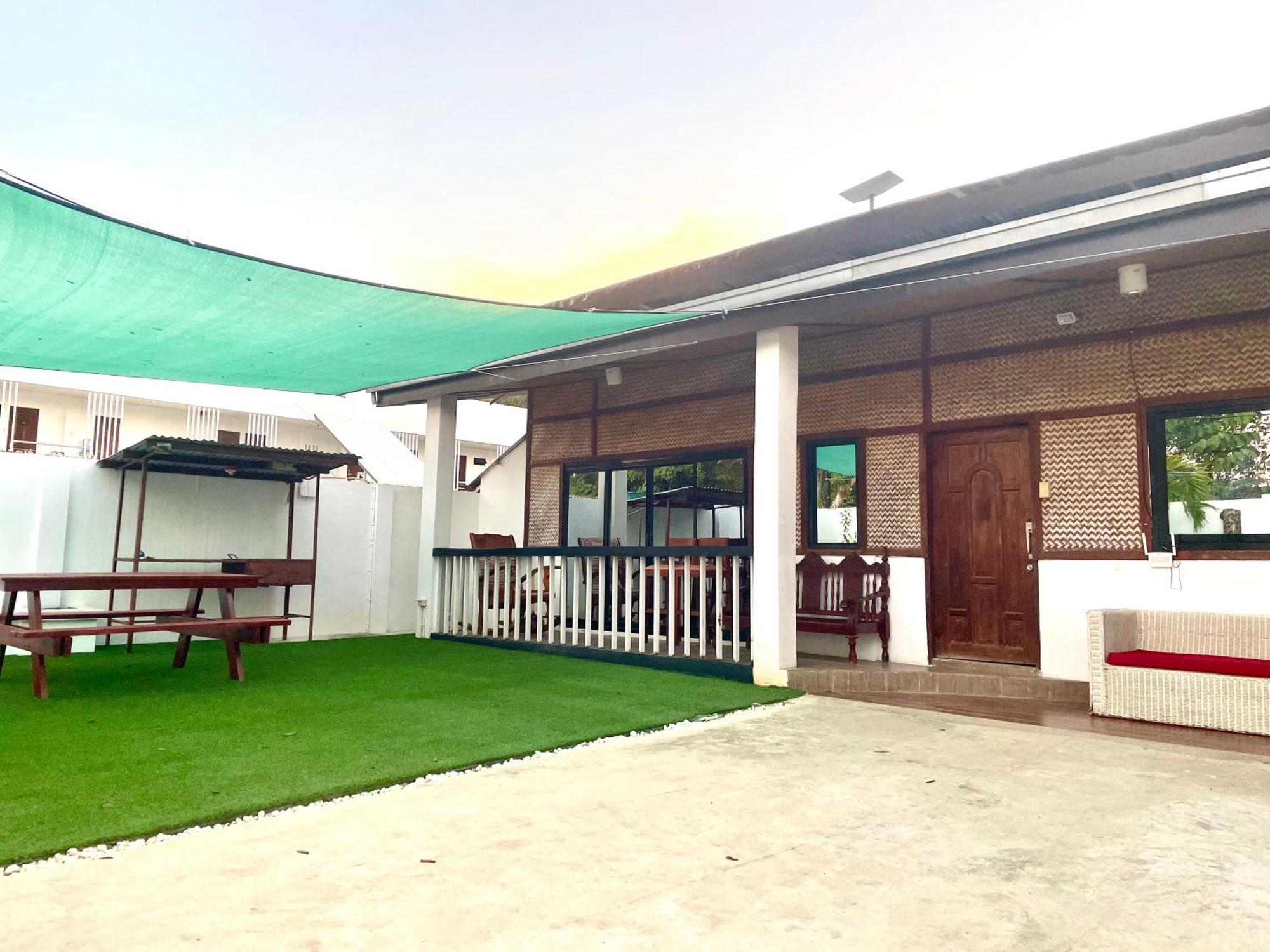 Mayumi Lodge Puerto Princesa Esterno foto
